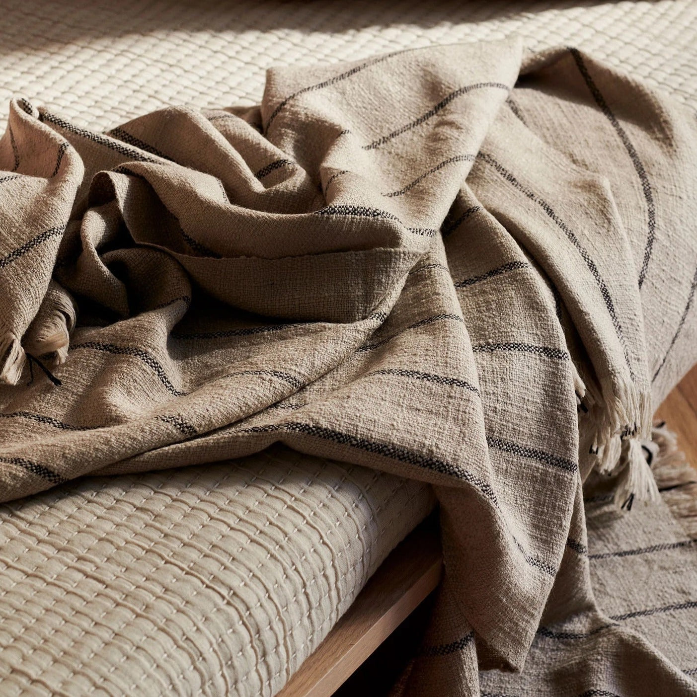 Calm Blanket in Camel/Black