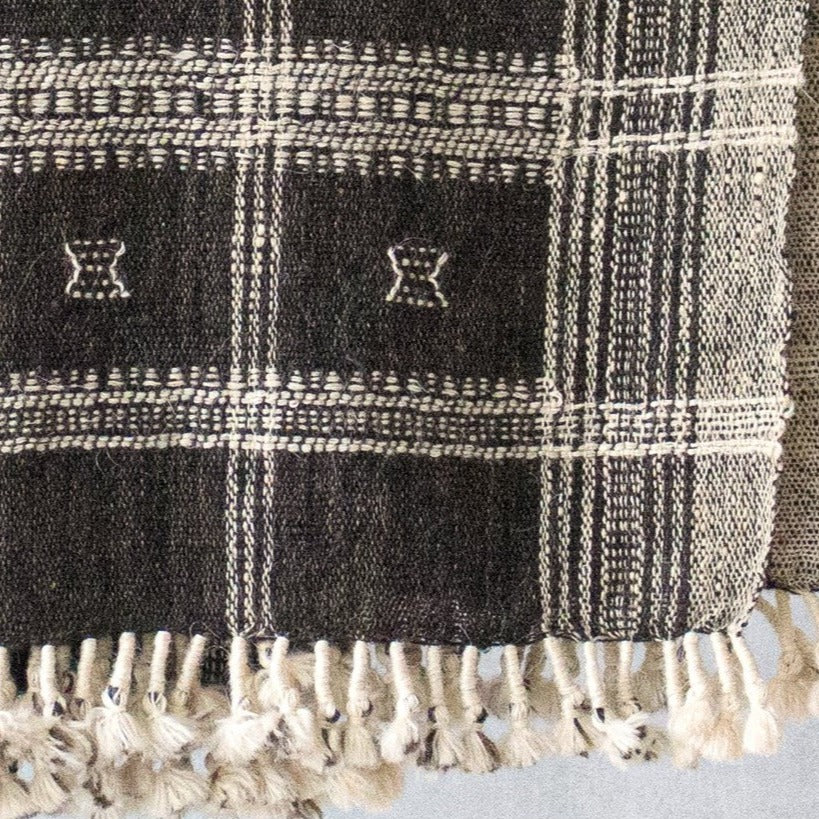 OKÉ - Vintage Indian Wool Throw Blanket